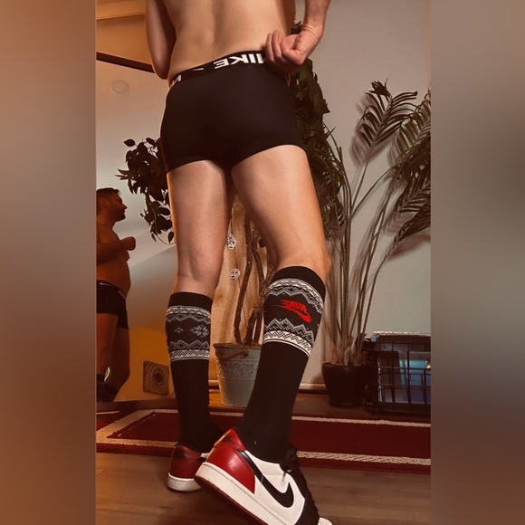 Nike | XL Socks in Black/Red (OS) - Picture 7 of 9